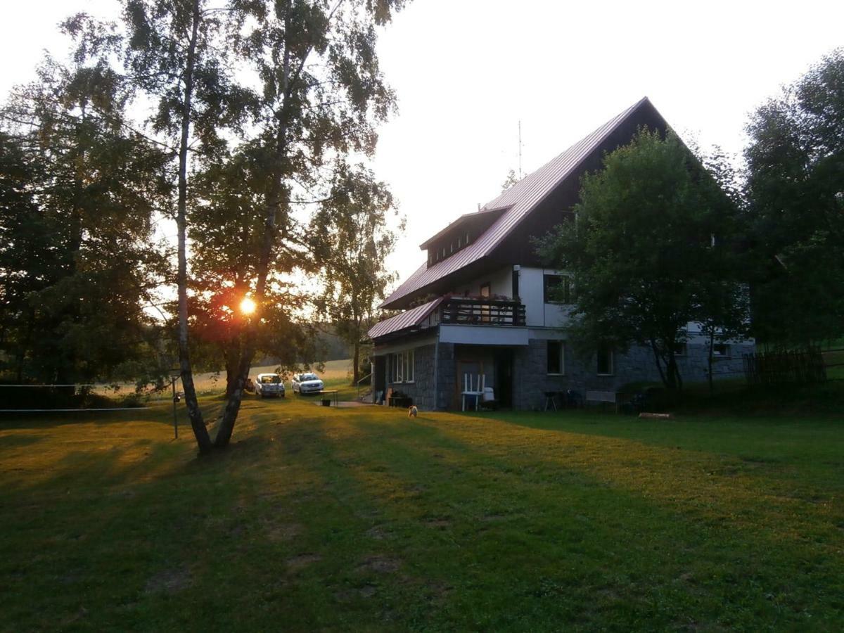 Přední Výtoň Penzion Luna מראה חיצוני תמונה
